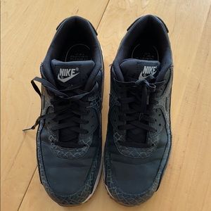 Nike air max tennis shoes